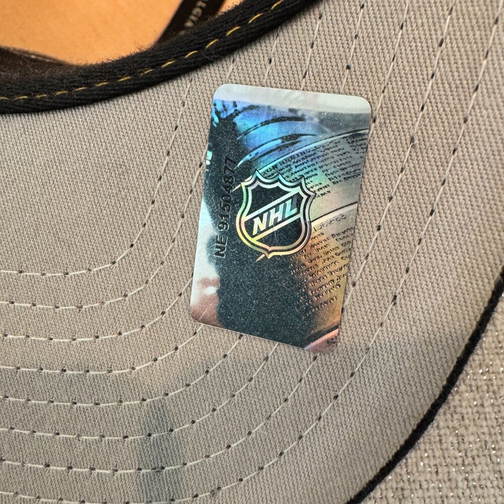 Boston Bruins Hockey Snapback - Picture 4 of 5